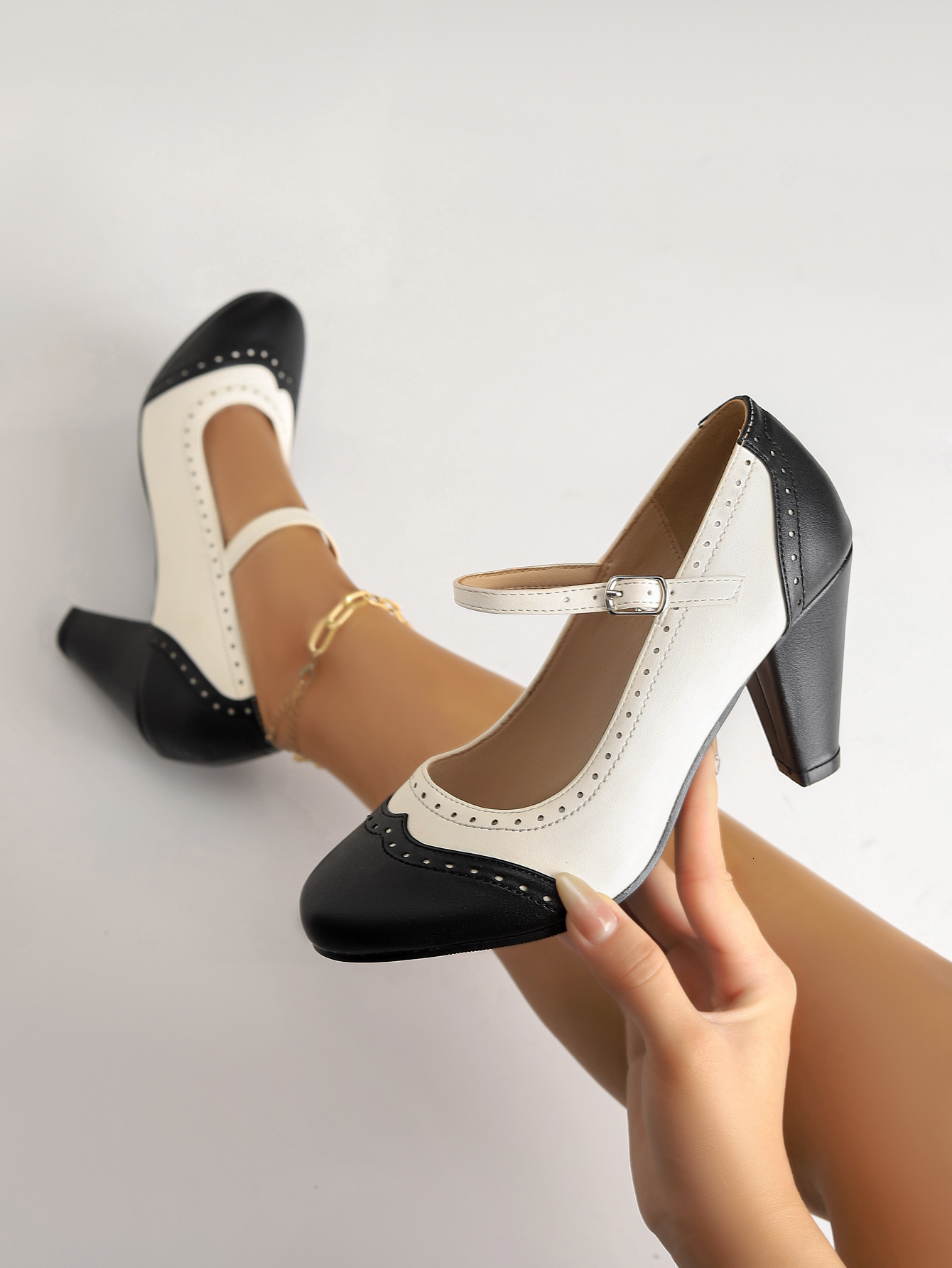 2025 new designer pointed round toe thick heel brown single strap elegant single shoe