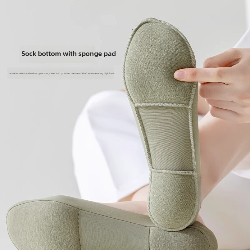 Sponge Pad Ice Silk Boat for Women, Summer Thin Style, Sweat-Absorbent, Breathable, Non-Slip Silicone Invisible Shallow Mouth Women's Socks