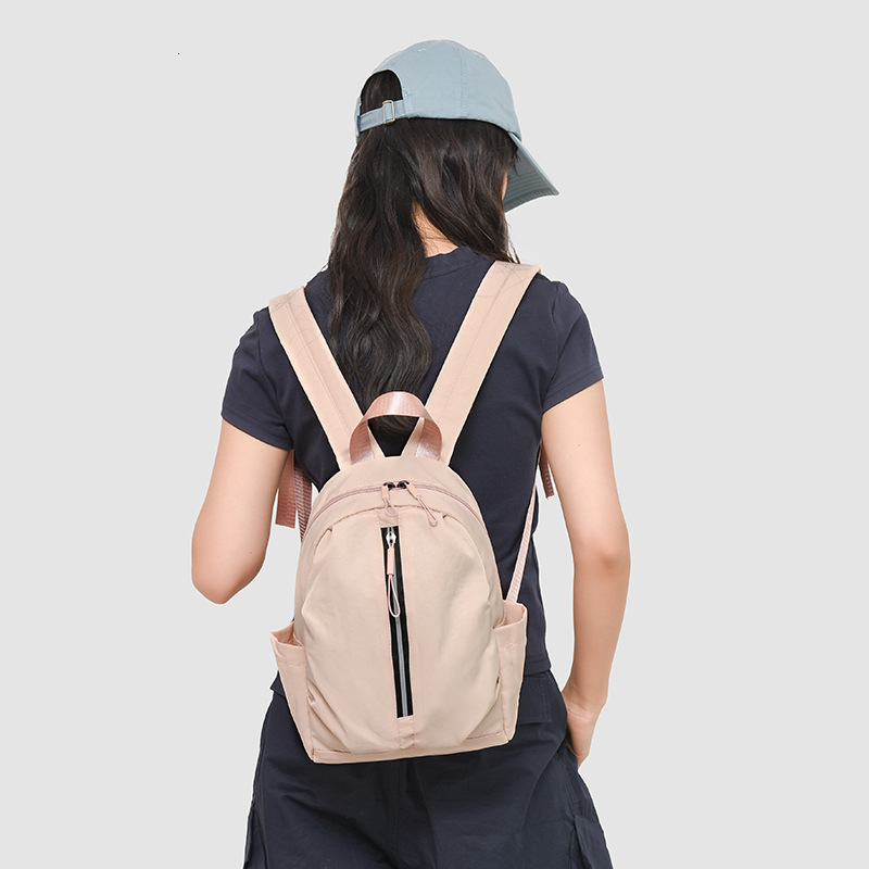 2025 Autumn New Neutral Style Backpack Outdoor Travel Backpack Women's New Small Backpack Commuting Fashion Women's Autumn New Designer Bag