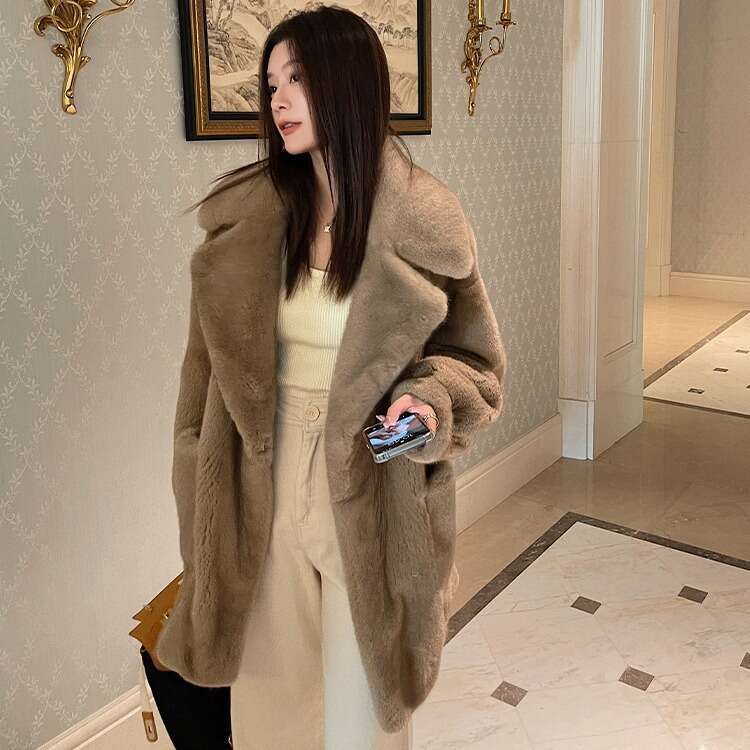 New autumn and winter thickened, warm and fashionable fur coat, women's large lapel, elegant artificial fur mink coat