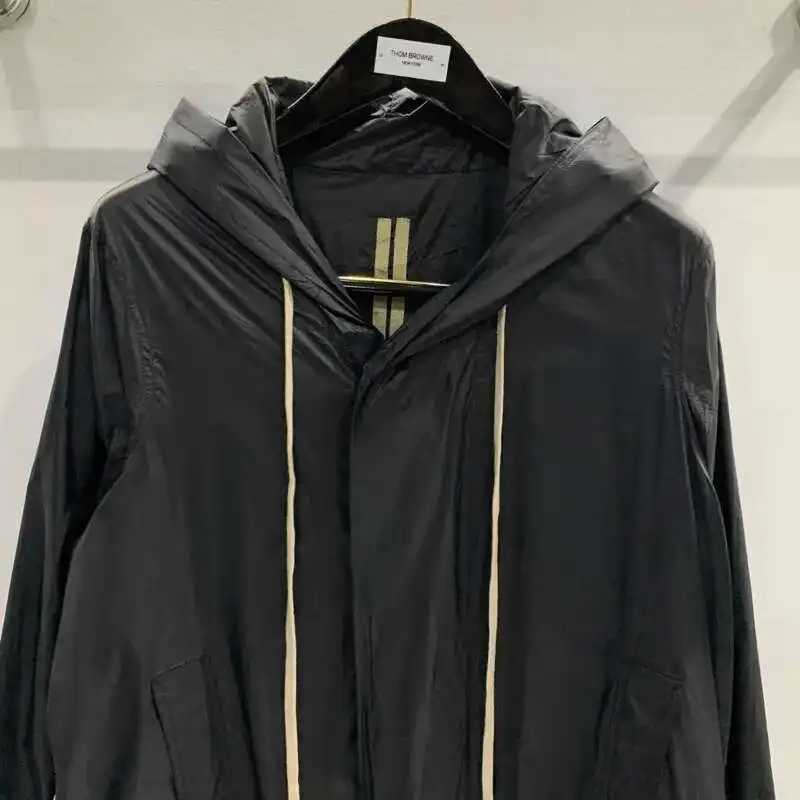 2023 HKSH Spring Summer Mens Tide Dark Trench Hooded Windbreaker Casual Thin Zipper Loose Side Sewn Pockets Solid Color Coats W250815