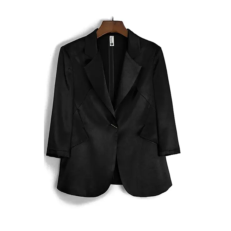Chic Woman's Tailored Suit Coat with Natural Flowing Design