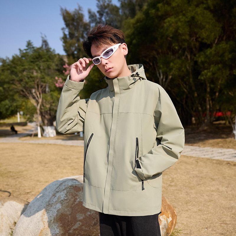 Versatile Weather Protection with Moisture Management Technology