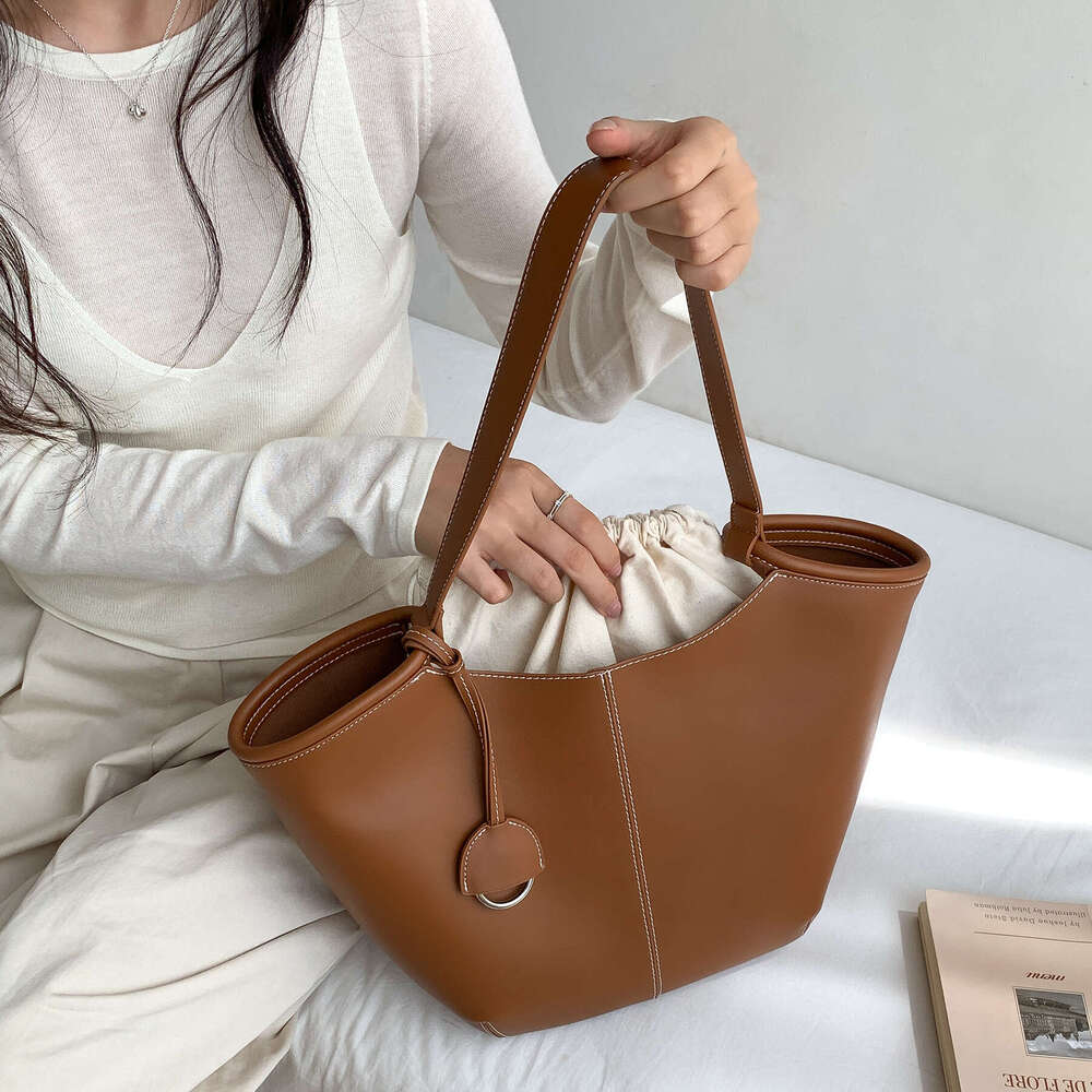 2025 New Summer Korean Version Bags Designer Women Underarm Tote Large Capacity Women Commuting High-end Soft Leather Single Shoulder Bag