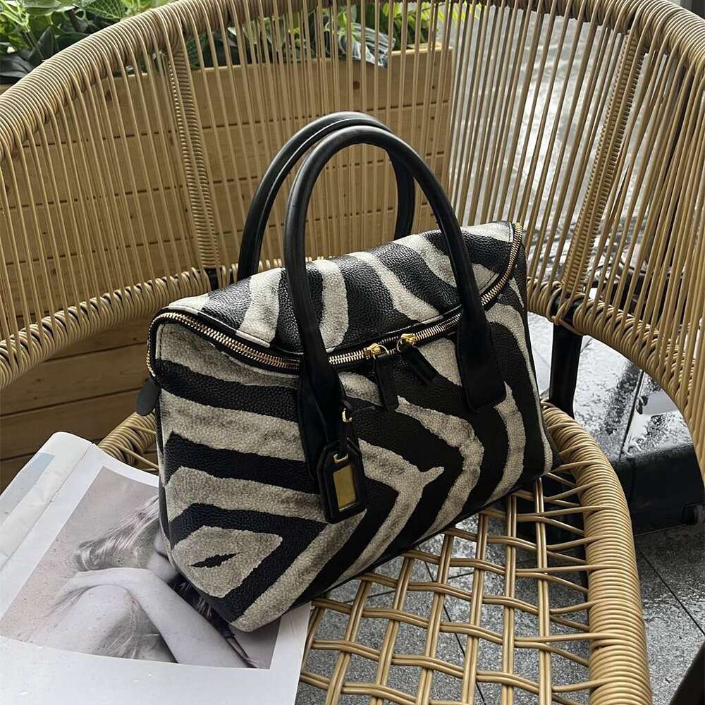 2025 New Design High-End Handbag Single Shoulder Crossbody Pillow Soft Leather Small Bag