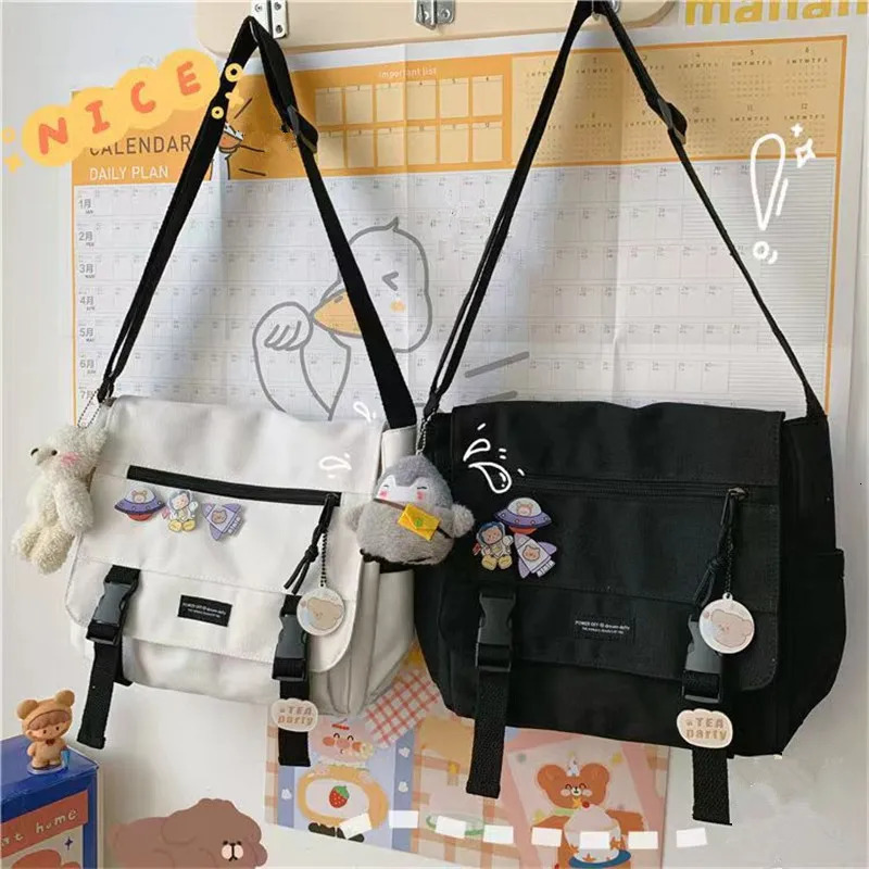 Harajuku Versatile Messenger Bag Retro Street Crossbody Bag Student School Canvas BagCasual Large Capacity Shoulder Bag 250809