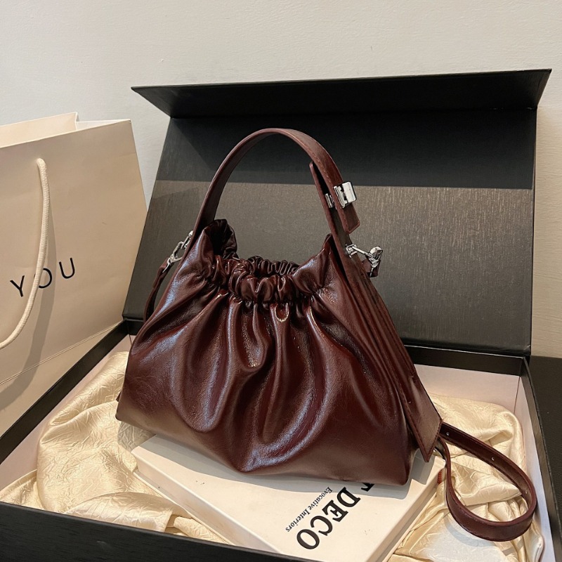 Chic Shoulder Bag Collection Featuring Intricate Pleating Ideal Accessory