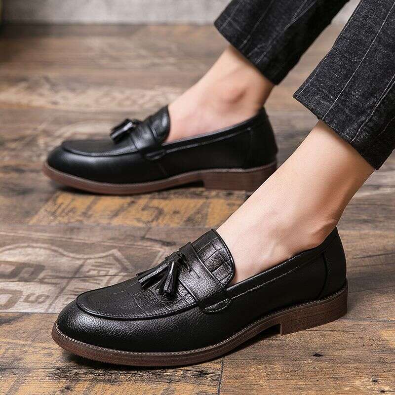2022 Leather Casual Men Loafers Band Slip On Male Dress Shoes Leisure Style Big Size 38-47 Good Wear-resistant Sole