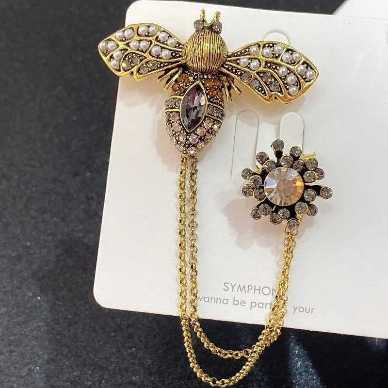 Vintage Rhinestones Pearl Bee Pin Brooches Classic Tassel Chain Bee Insect Enamel Pin Luxurious Suit Accessories Corsages XJ250815