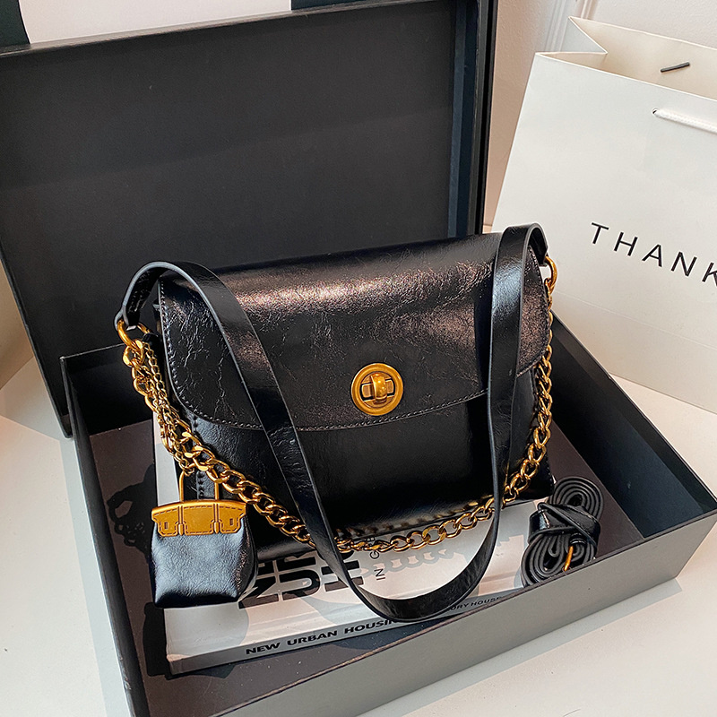 hot Free delivery designer handbag for woman Minimalist women crossbody bag with three dimensional fashionable design