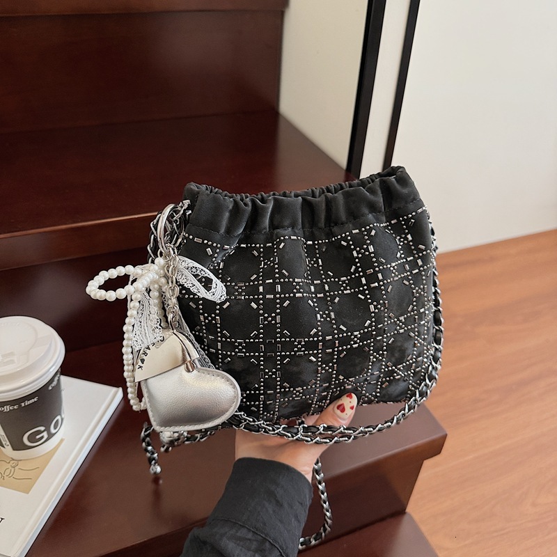 Free Shipping Designer Textured Rhinestone Shoulder Bag Urban Minimalist Women's New Luxury Handbag Casual Crossbody Bucket Bag Fashion Drawstrin