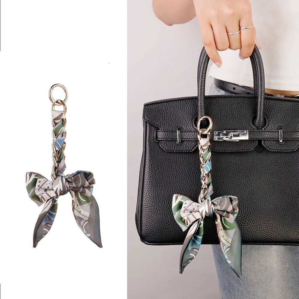 Exquisite Fabric Bow Keychain Universal Bag Pendant Fashion Car Decor Knot Design Key Chain for Bag Accessories Y250815