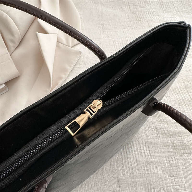 Luxury Korean Handheld Commuter Autumn Winter Women 2025 New Trendy Tote Designer Bags Versatile Large Capacity Shoulder Bag