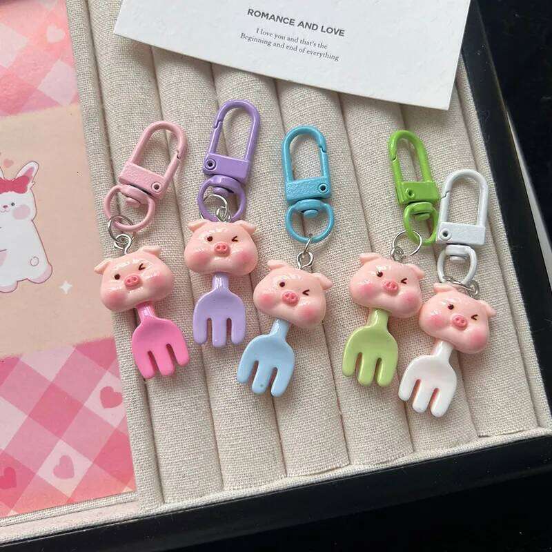 Kawaii Cartoon Piggy Fork Keychain Cute Animal Keyring Lovely Resin Key Holder School Pendant Bag Backpack Ornament