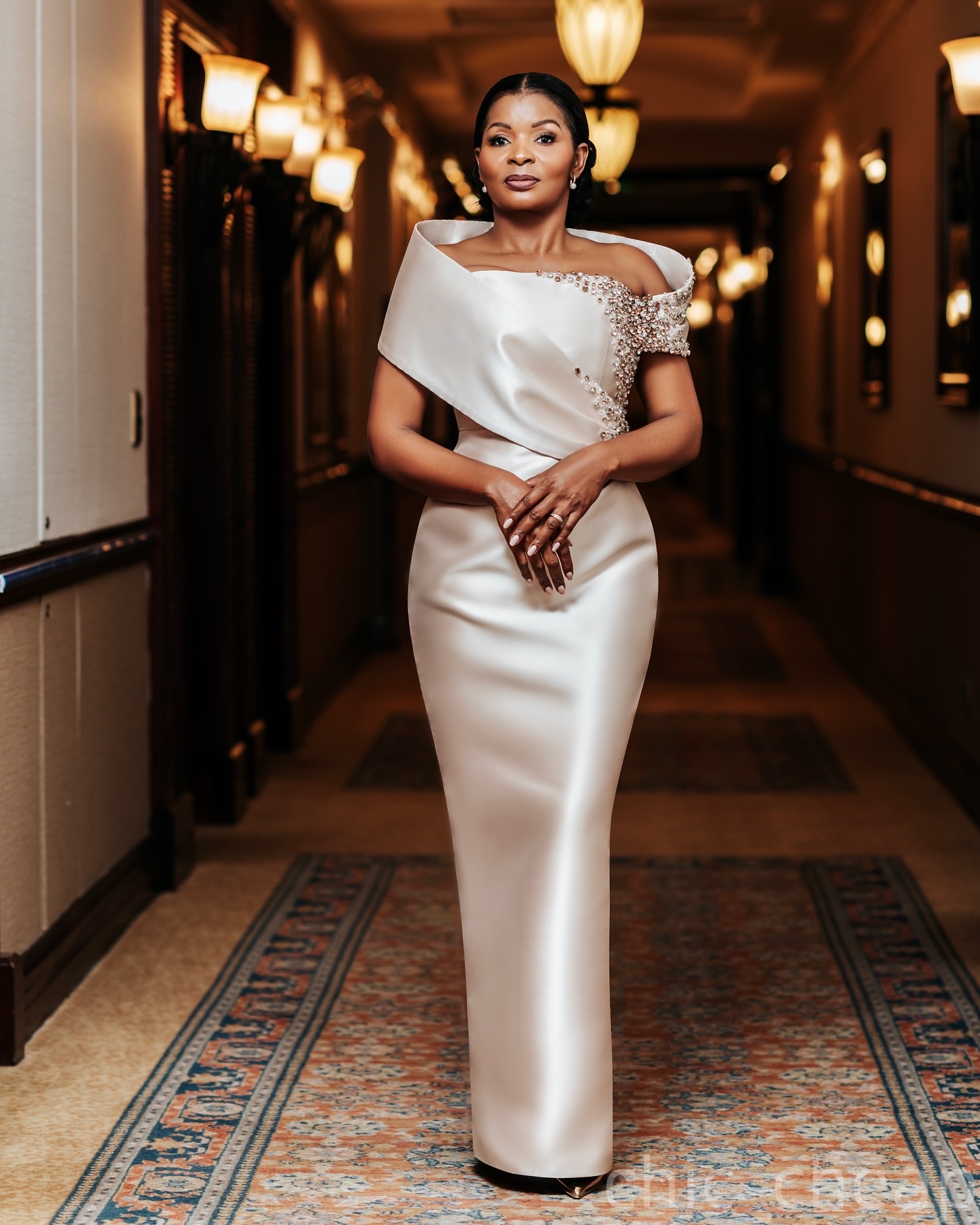 2025 Plus Size Ivory Sheath Mother Of Bride Dresses Lace Crystals Satin Off Shoulder Evening Party Mama's Dress Vintage Birthday Wedding Guest Gr