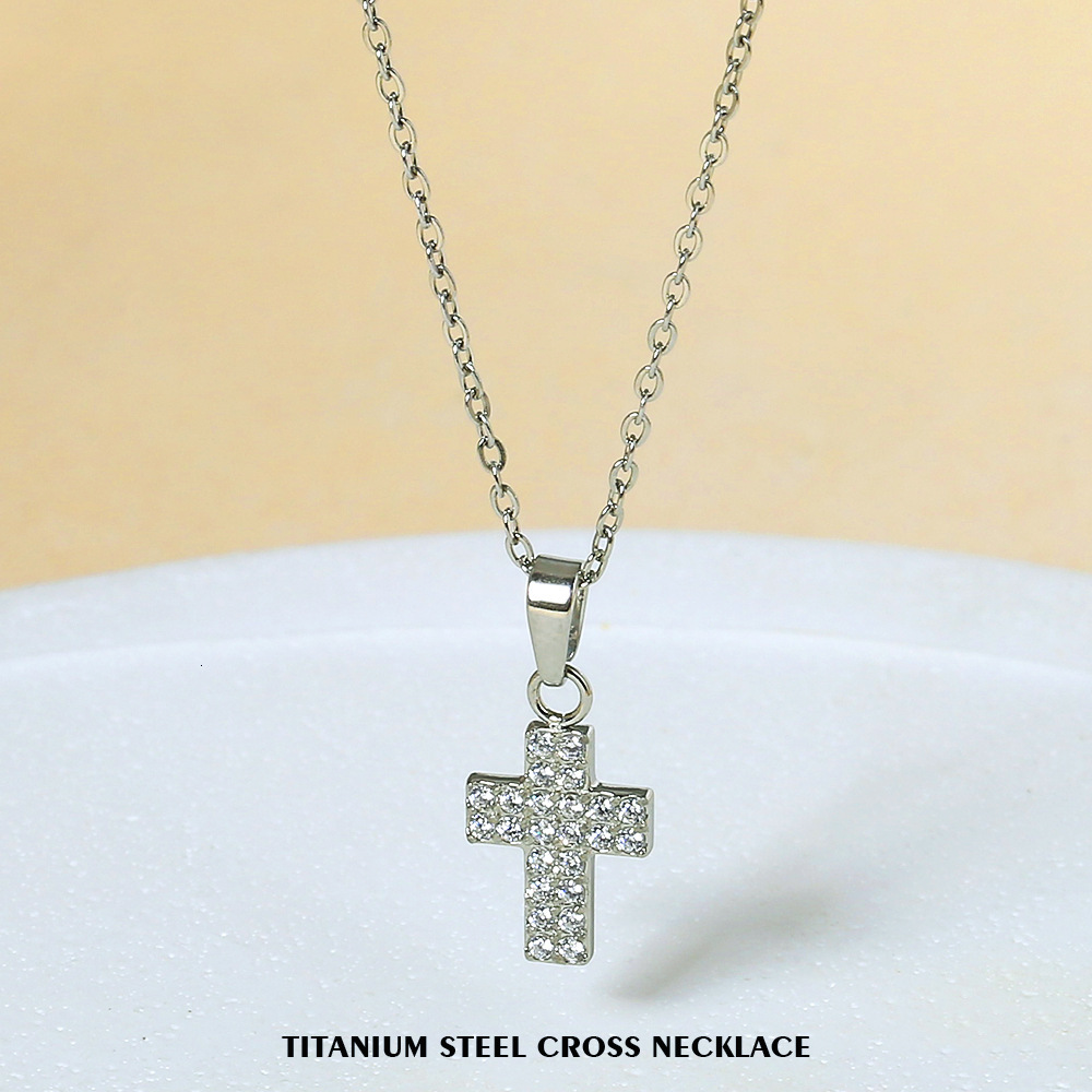 Stainless American Cross Mini Heart Pendant Light High-end Titanium Steel Necklace for Women Non-fading Jewelry for Women
