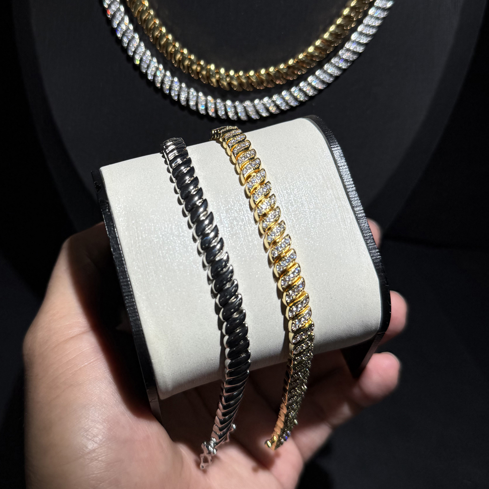 2025 NEW High Quality Bling Cubic Zirconia 7MM leaf Shaped Charm choker Fashion Women necklace Christmas Gift