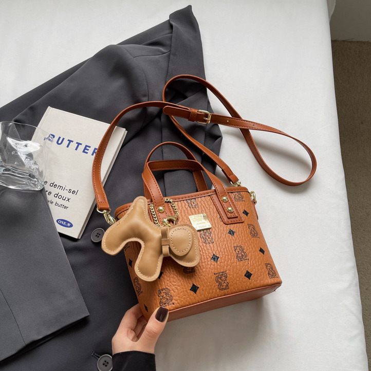 Free Shipping Designer New Women's Vintage Handbag Fashionable High-end Luxury Single Shoulder Commuting Crossbody Bag Casual Shopping Bag