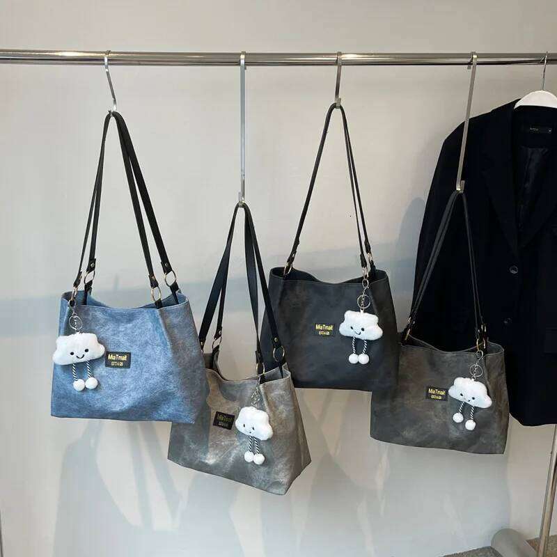 Designer Luxury Large Capacity Chain Tote Women S New Trendy Versatile Commuting Class Student One Shoulder Armpit Bag Exquisite Chic Concise