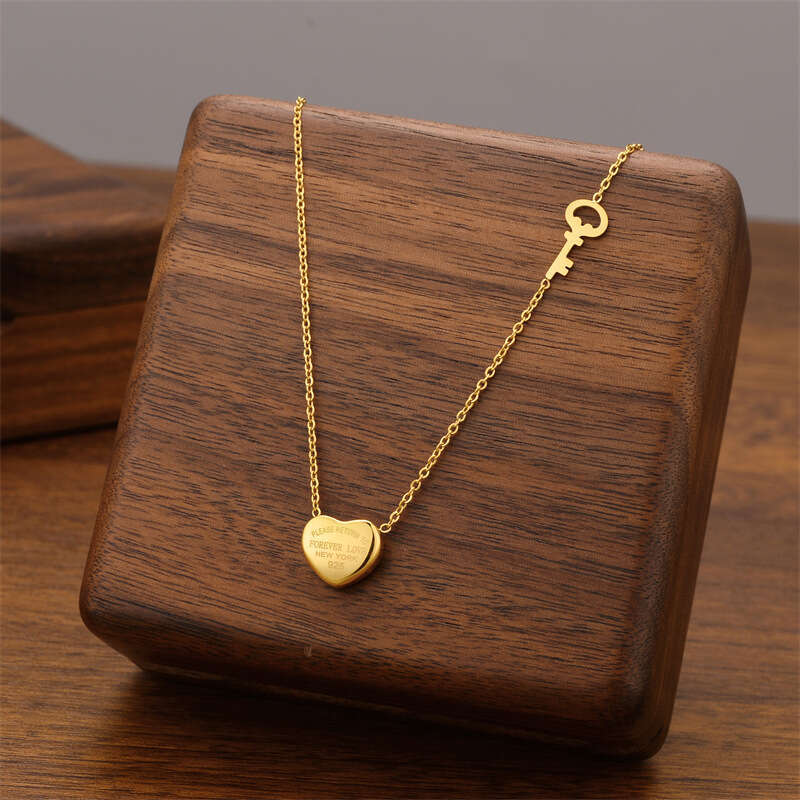 Fashion Titanium Steel Necklace for Women, Non-Fading, Light , Versatile, High-End, Luxurious Clavicle Chain Jewelry