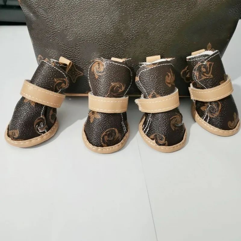 Designer Dog Apparel Brand Dog Shoes Adjustable Straps Non-Slip Soft Puppy Paw Protector Boot for Small Medium Dogg Daily Walking