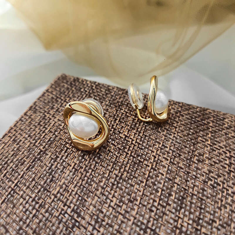 DHcollections Painless Pearl Mosquito Coil Clip-On Earrings for Women Without Piercing, French Style Earrings, Elegant Autumn Winter 2023 New Trend