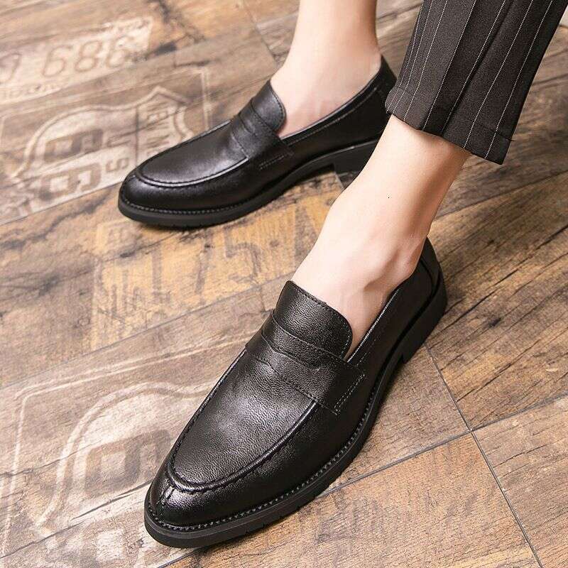 2025 Leather Four Seasons Korean Slip-On British Style Round Toe Loafers Breathable Lazy Casual Men's Shoes Trendy