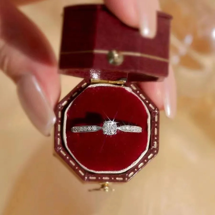 Pass Diamond Test GRA Certified 0.3 CT Sterling Silver Rings Exquisite Cute Four Claw Ring Mothers Day Jewelry Gift 250807