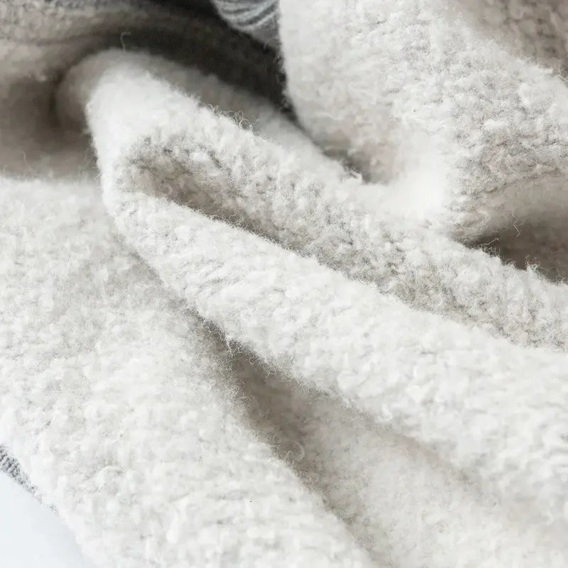 Heavyweight Basic Crew Neck Sweatshirt 460g Pure Cotton Fleece Lined Loose Fit Unisex Winter Top in Black White And Grey 250814