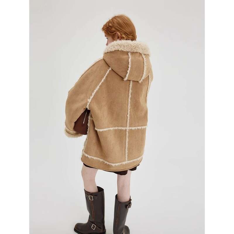 A new winter hooded faux fur one-piece coat for women, a retro suede and velvet warm and soft short coat