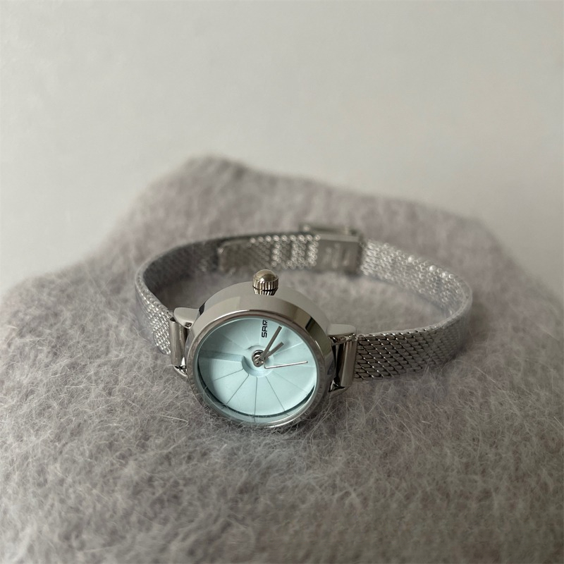 Womens Small Dial Elegance Quartz Timepiece - Fine Craftsmanship & Luxury Design