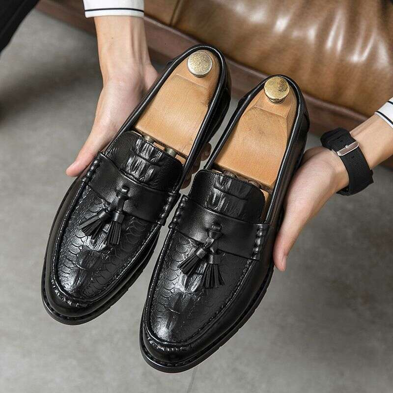 Korean version of business tassel shoes, British solid color formal attire, office loafers, men's black suit, small