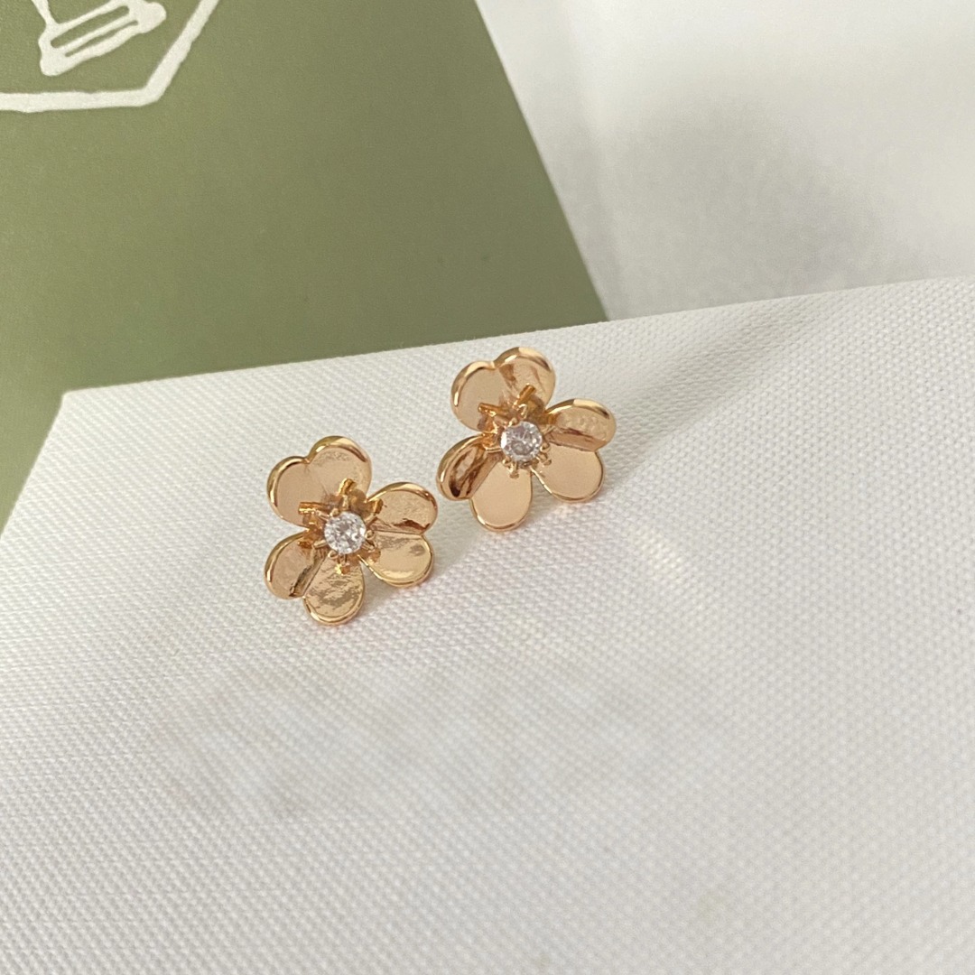 Flower Diamond - Inlaid Earrings, Light Luxury and Exquisite Earrings in Gold and Silver Colors Ever fade