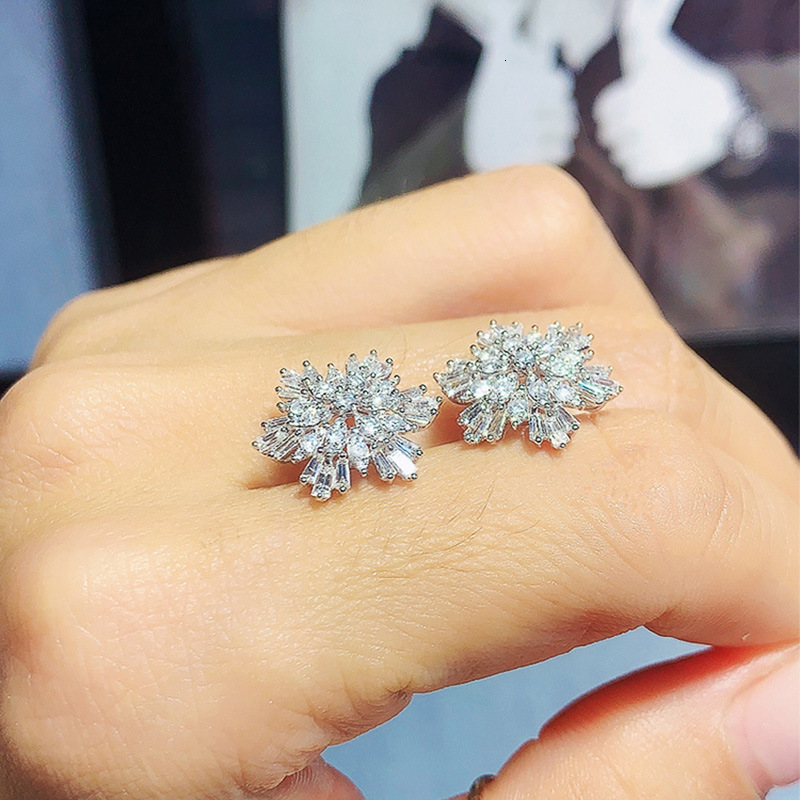 Star Korean and Japanese Style Christmas Snowflake Zircon for Women Sweet Student Earrings E7363