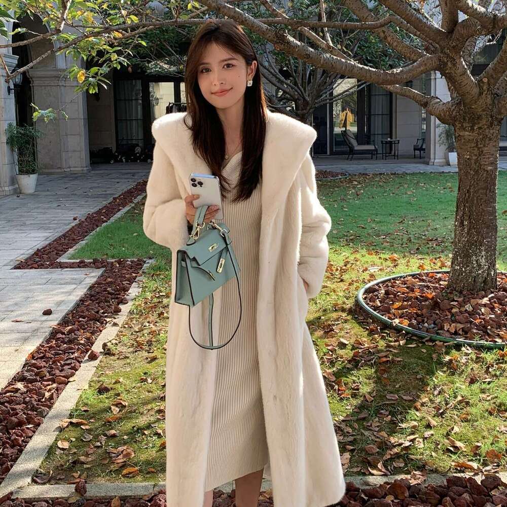 2025 New Elegant Women Jacket Loose Fashionable Extended Hooded Warm Mink Fur Winter Coat White Gray Casual Long Parkas