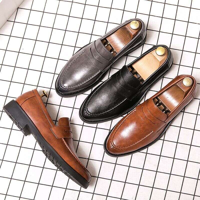 2025 Leather Four Seasons Korean Slip-On British Style Round Toe Loafers Breathable Lazy Casual Men's Shoes Trendy