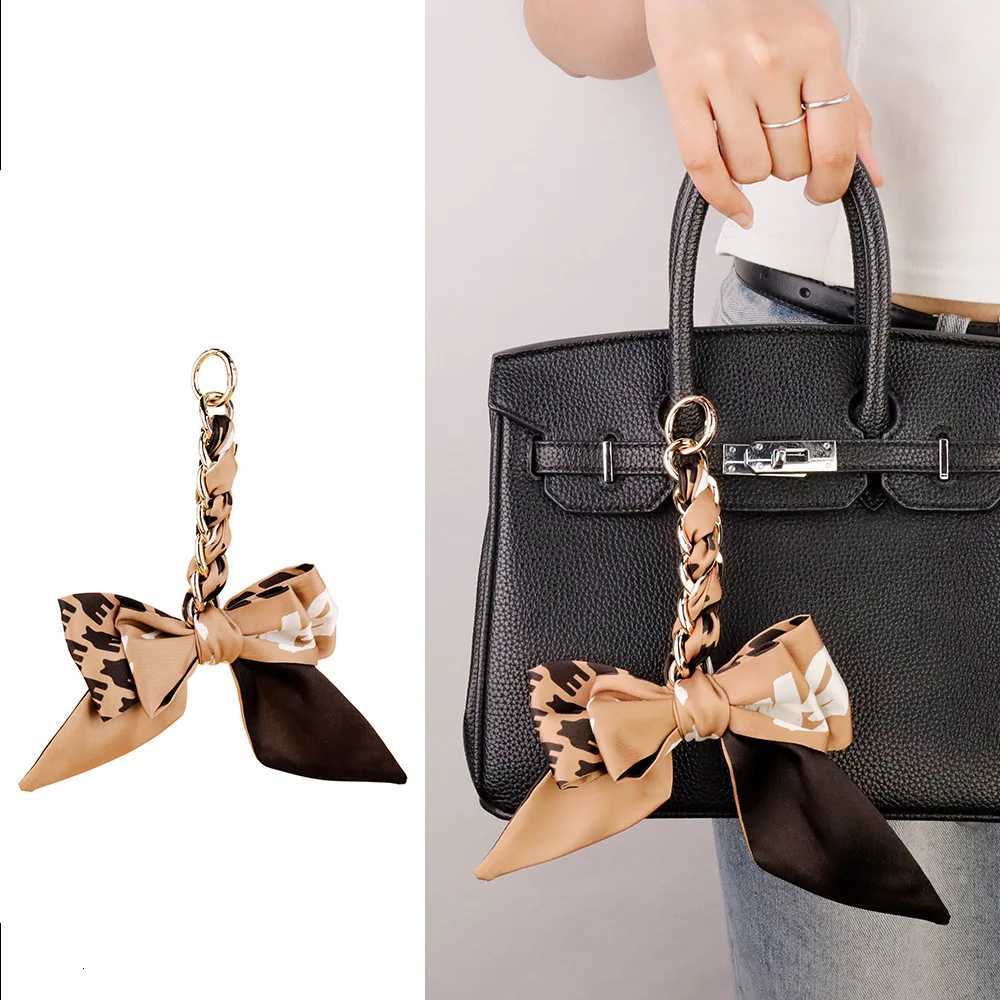 Exquisite Fabric Bow Keychain Universal Bag Pendant Fashion Car Decor Knot Design Key Chain for Bag Accessories Y250815