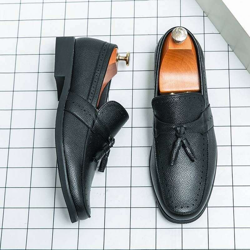 2025 Male New Formal Leather Men Business Wedding Shoe British Soft Soled Trendy Shoes Breathable Lazy Lightweight Loafers