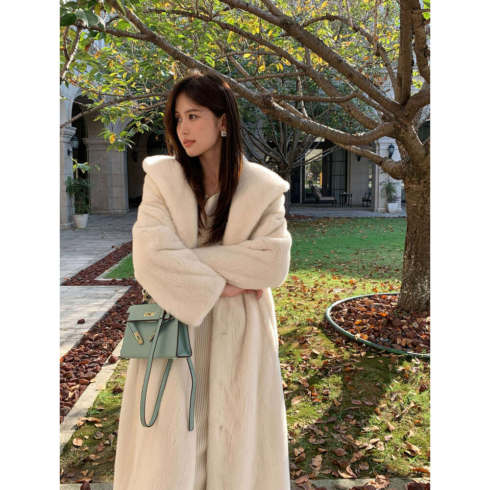 2025 New Elegant Women Jacket Loose Fashionable Extended Hooded Warm Mink Fur Winter Coat White Gray Casual Long Parkas