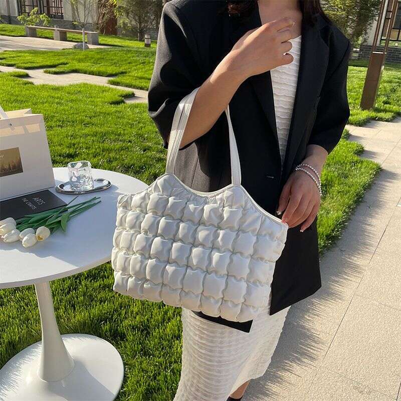 OLOEY Large Capacity Cloud Fold Foreign Trade New Embroidery Thread Fashion Portable Puff Bag Commuting Shoulder Women S Tote