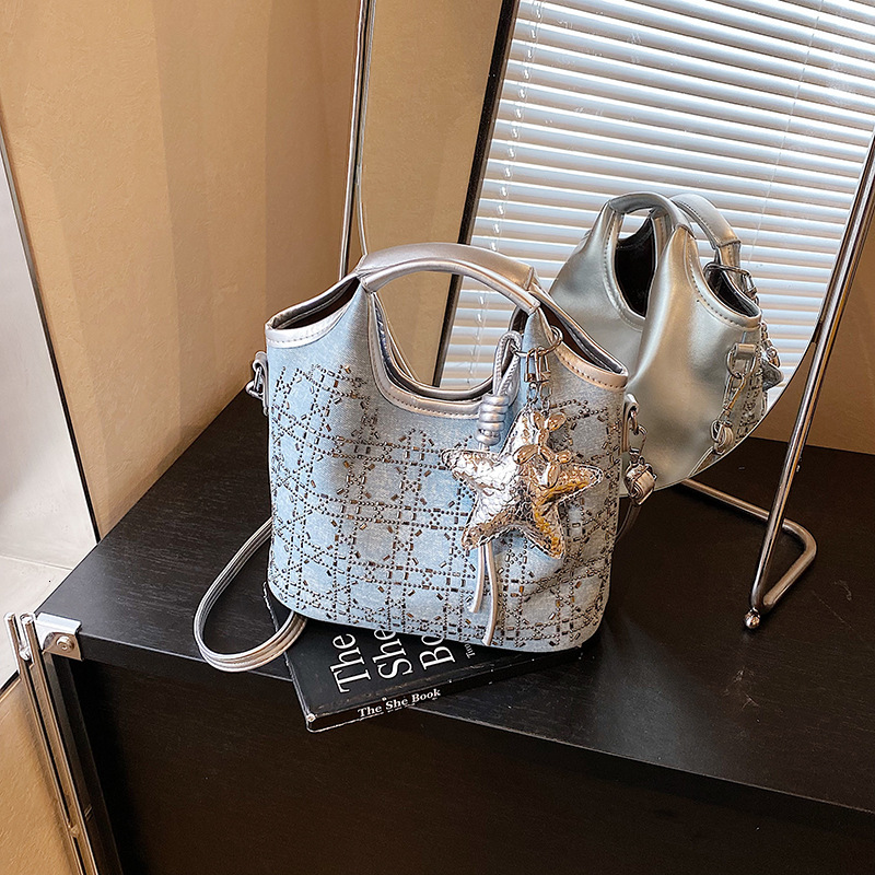 Fashionable Women's Versatile Hot Diamond Handbag Free Shipping Designer Niche Simple Single Shoulder Crossbody Bag New Korean Bucket Bag Luxury 