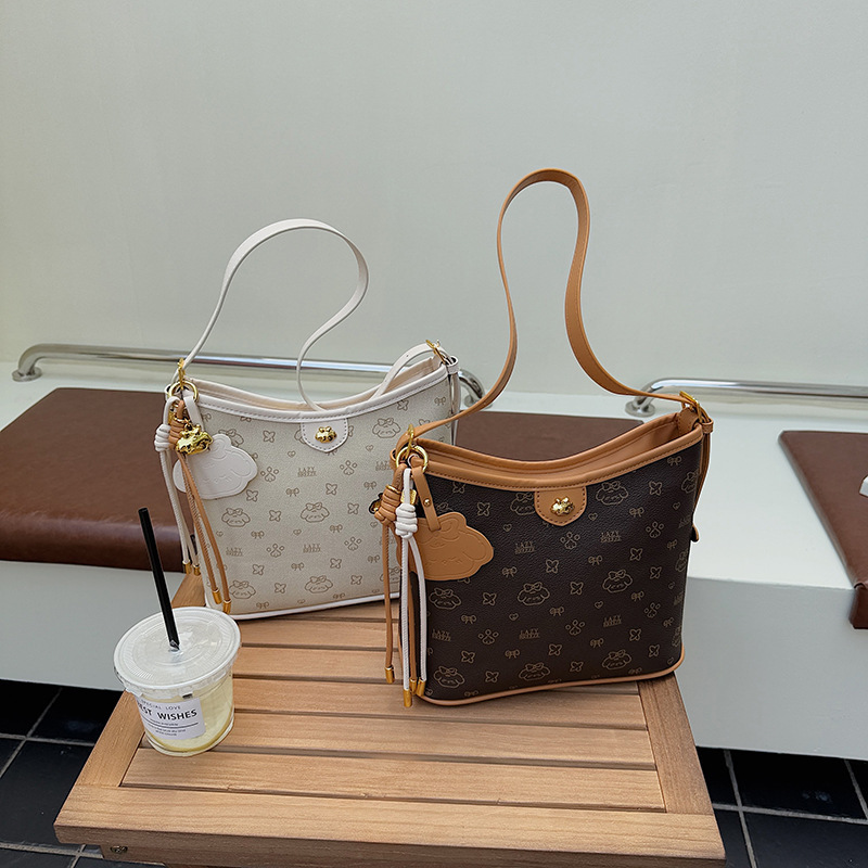 Free Shipping Designer Luxury Bag New Retro Women's Vintage Flower Handbag Large Capacity Commuting Shoulder Bag Classic Armpit Bag Casual Shoppi