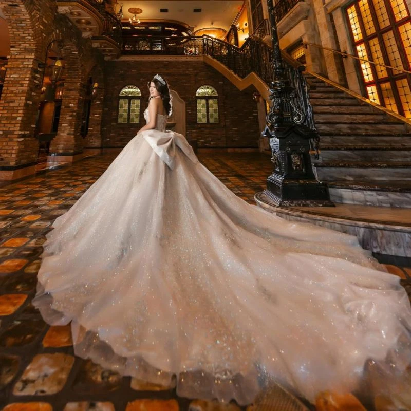 Champagne Shiny Princess Sweet 16 Dress Quinceanera Dresses Beading Crystal Appliques Lace Bow Tull Vestido De 15 Anos Ball Gown