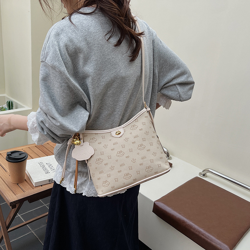 Free Shipping Designer Luxury Bag New Retro Women's Vintage Flower Handbag Large Capacity Commuting Shoulder Bag Classic Armpit Bag Casual Shoppi