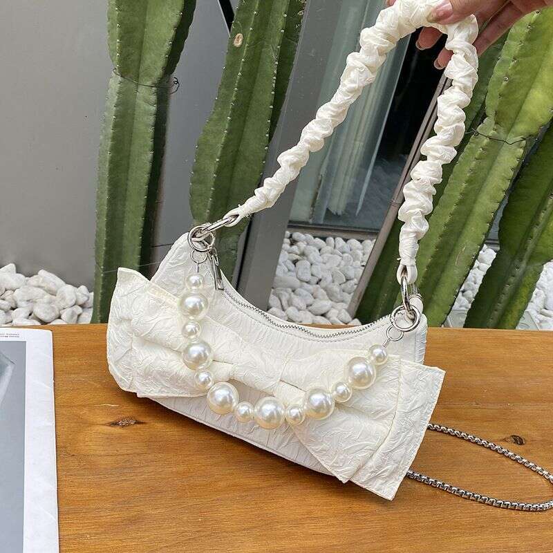 Fashion bow pearl chain handbag, high-end niche single shoulder bag, simple and versatile pleated armpit bag