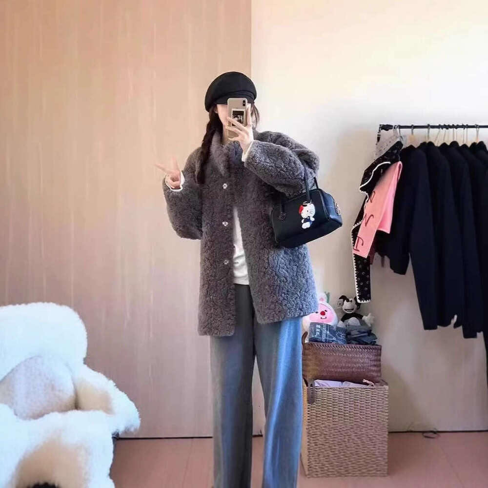 Lazy Mid Length Fur One-piece Coat for Women in Winter, Loose and Environmentally Friendly, Thick Fur Top