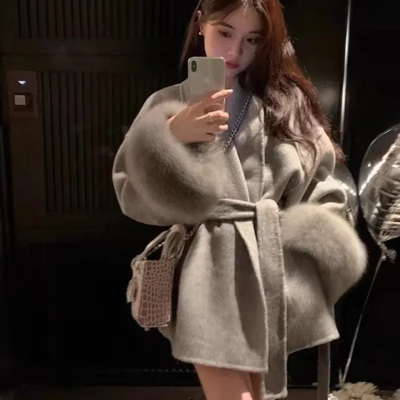 Fashion Elegant Beautiful Womens Clothing Jacket Detachable Fox Fur Tie Simple Cashmere Coat Winter Clothing Woolen Coat 250811
