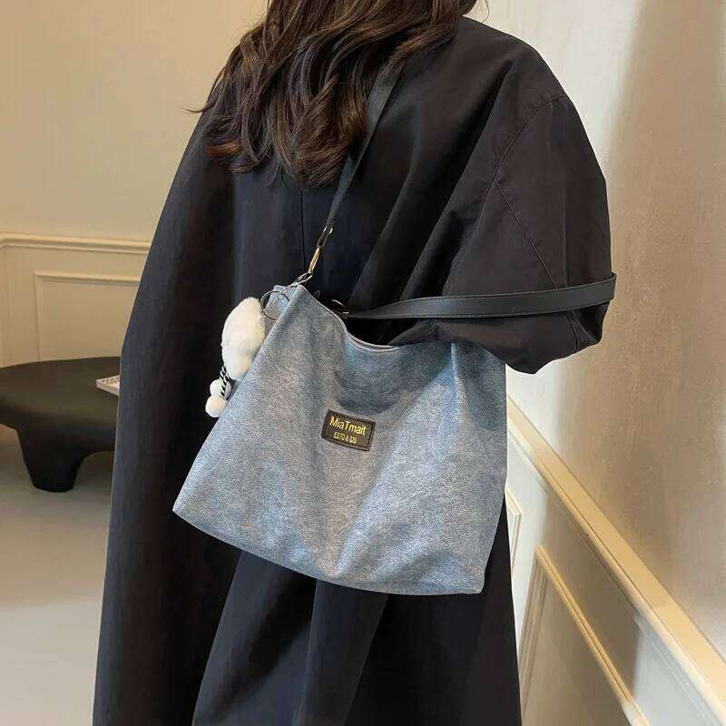 Designer Luxury Large Capacity Chain Tote Women S New Trendy Versatile Commuting Class Student One Shoulder Armpit Bag Exquisite Chic Concise