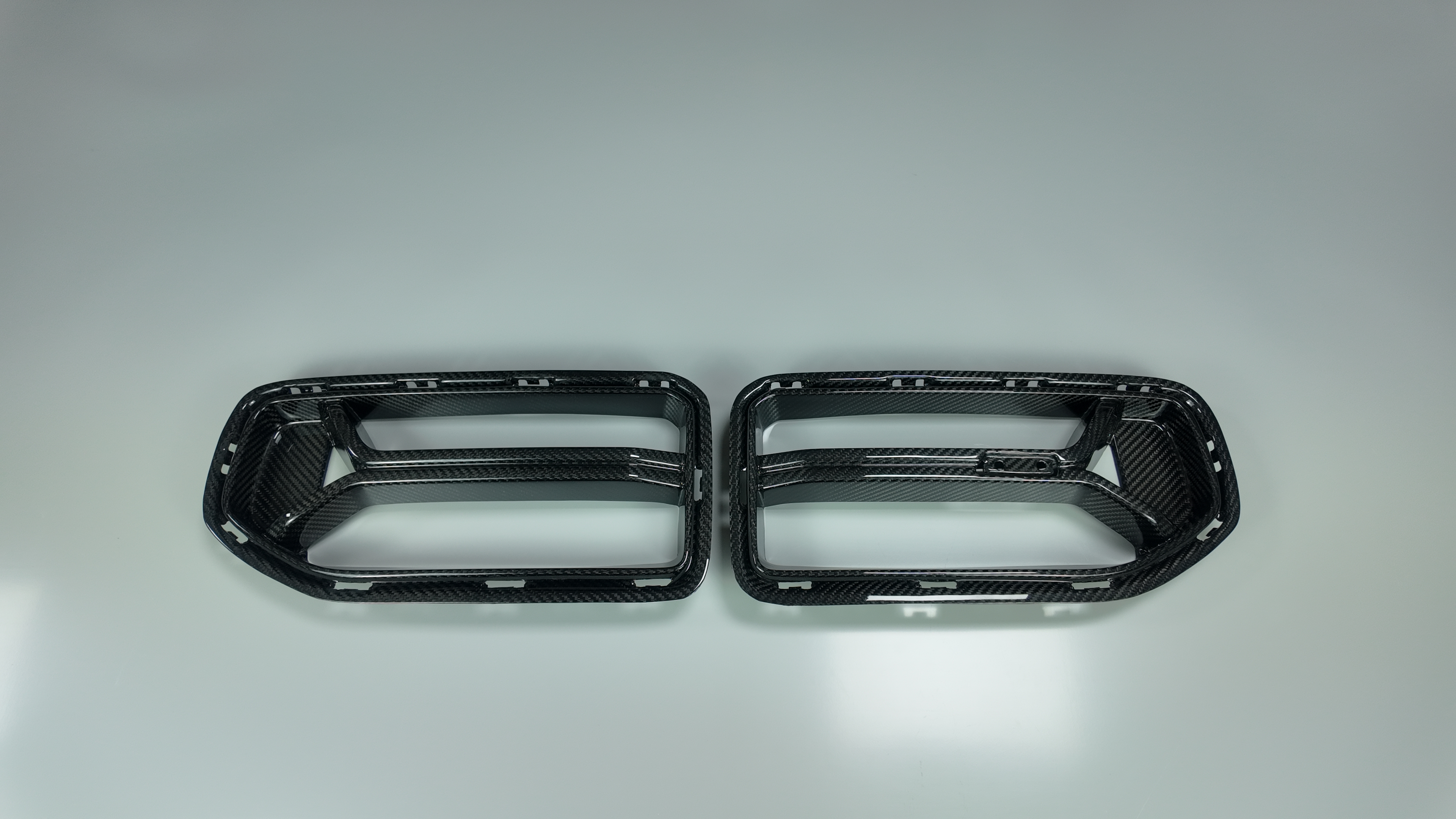 Dry carbon fiber front bumper ventilation hood, CSL style sports racing grille, G87, M2, M2 grill modification High-performance modifications