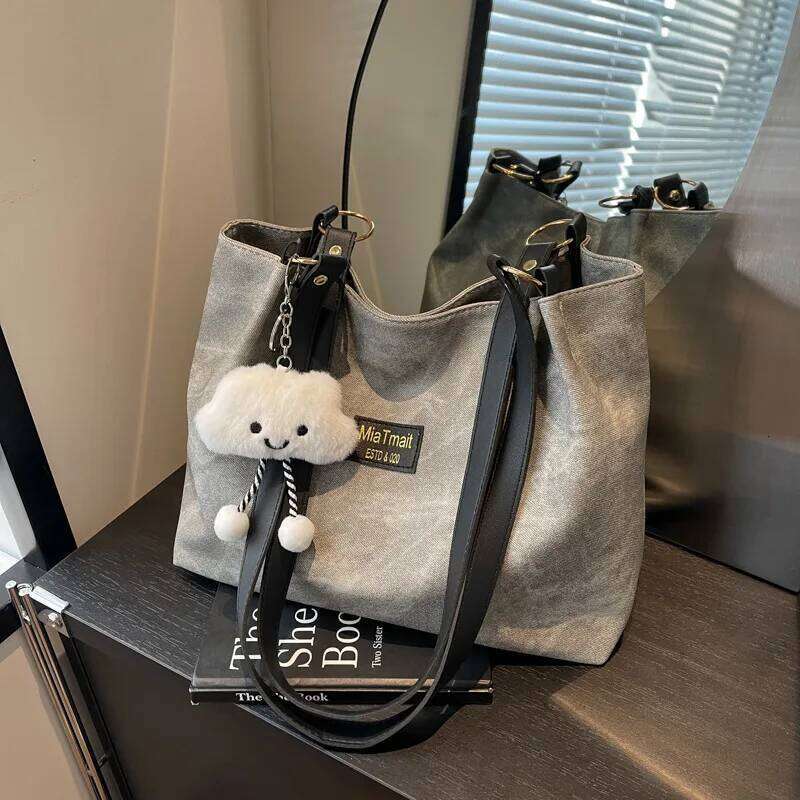 Designer Luxury Large Capacity Chain Tote Women S New Trendy Versatile Commuting Class Student One Shoulder Armpit Bag Exquisite Chic Concise